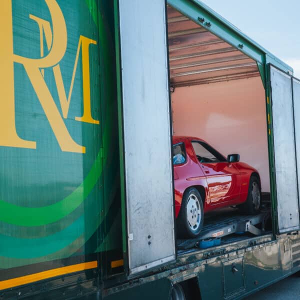 1989 Porsche 928 Unloading 6