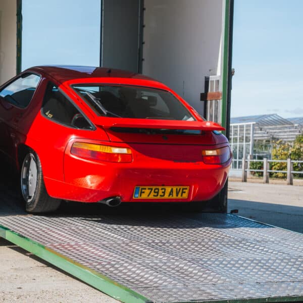 1989 Porsche 928 Unloading 8