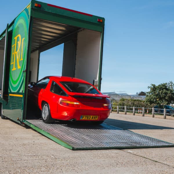 1989 Porsche 928 Unloading 9