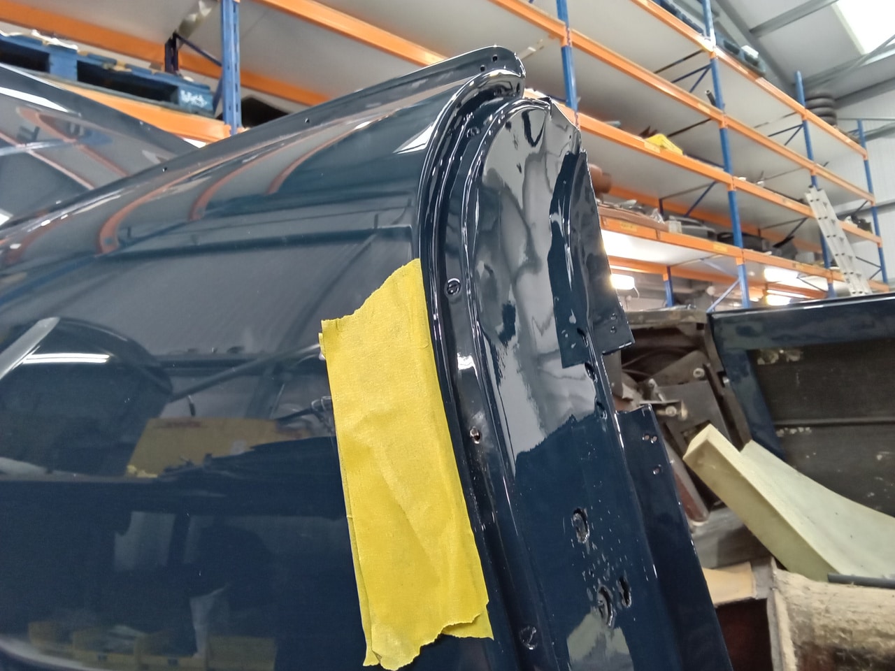 23.09.2025 1969 Aston Martin DB6 Volante Blue Rebuilding the grille fitting new seals and trim 48