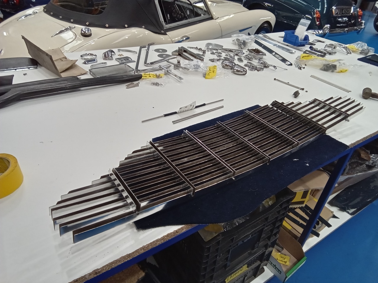 23.09.2025 1969 Aston Martin DB6 Volante Blue Rebuilding the grille fitting new seals and trim 59