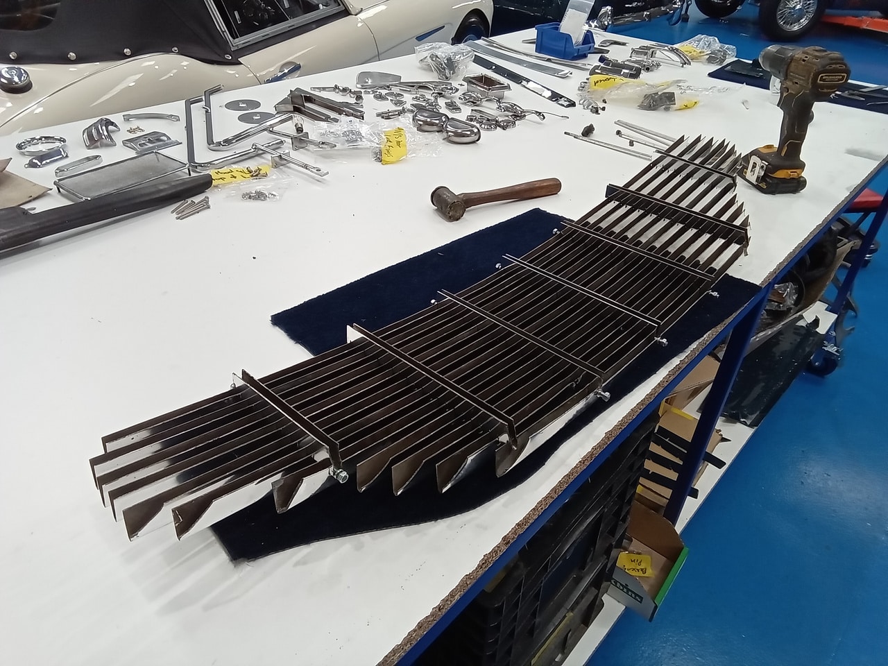 23.09.2025 1969 Aston Martin DB6 Volante Blue Rebuilding the grille fitting new seals and trim 63