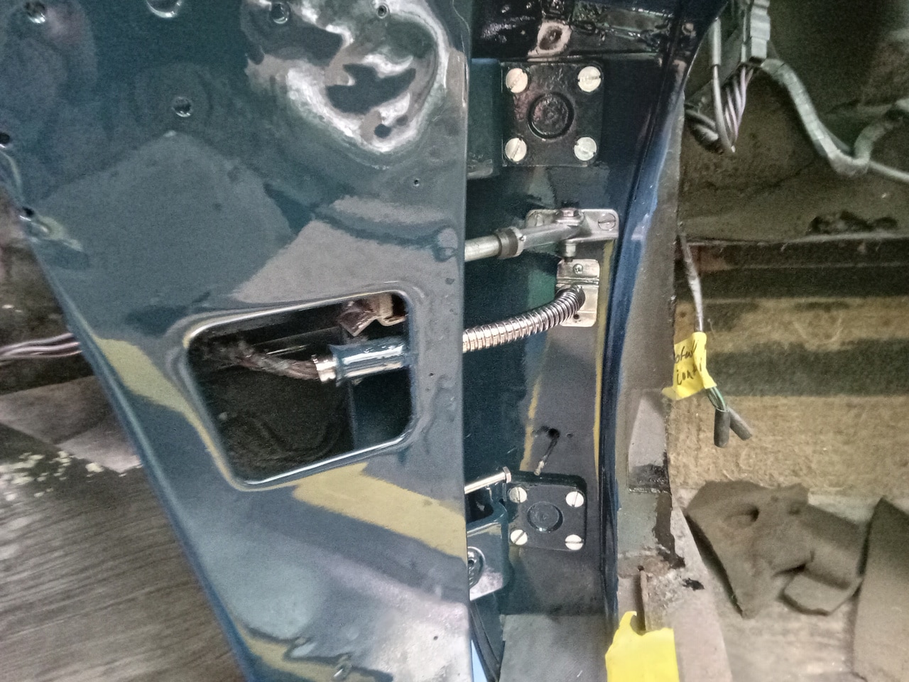 23.09.2025 1969 Aston Martin DB6 Volante Blue Rebuilding the grille fitting new seals and trim 71