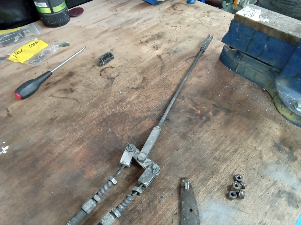 23.09.2025 1969 Aston Martin DB6 Volante Blue Rebuilding the grille fitting new seals and trim 77