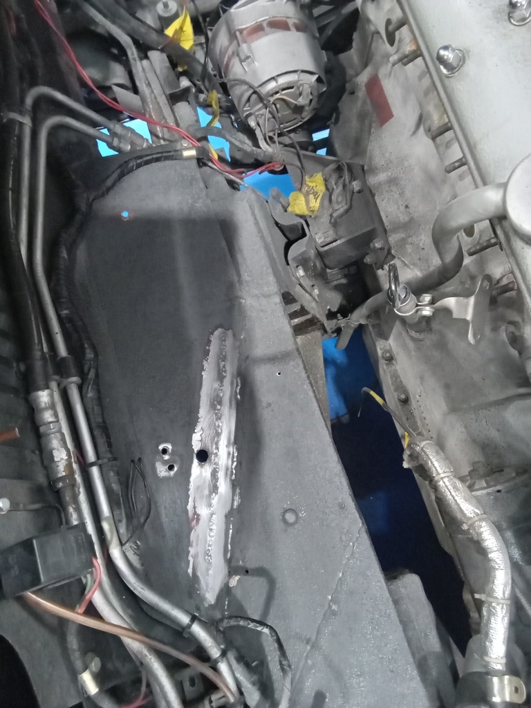 23.09.2025 1969 Aston Martin DB6 Volante Blue engine bay stone chip 1