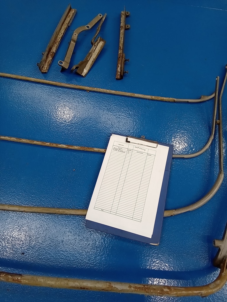 23.09.2025 1969 Aston Martin DB6 Volante Blue parts fro chroming and sandblastig 2