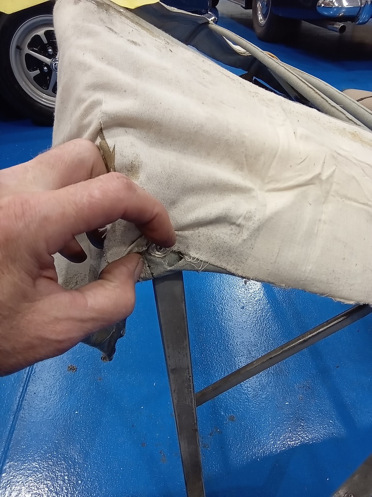 23.09.2025 1969 Aston Martin DB6 Volante Blue roof refrence pictures 20