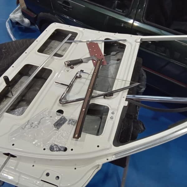 23.09.2025 1969 Audi 70L White fitting up 1