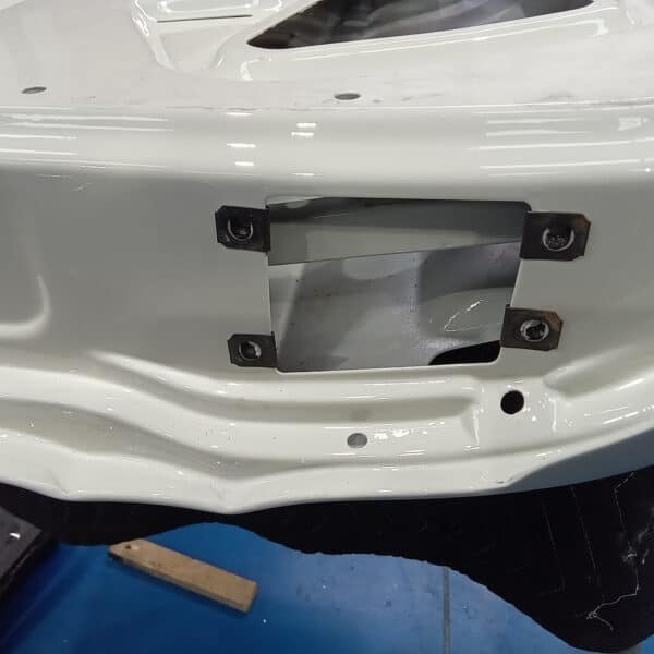 23.09.2025 1969 Audi 70L White fitting up 11