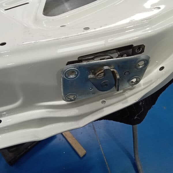 23.09.2025 1969 Audi 70L White fitting up 12