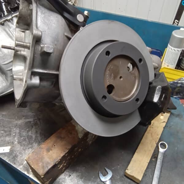 23.09.2025 1969 Audi 70L White fitting up 22