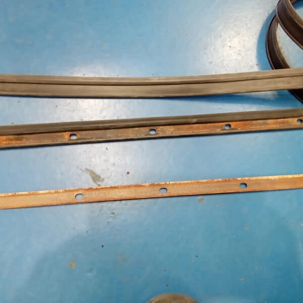 23.09.2025 1969 Audi 70L White fitting up 5