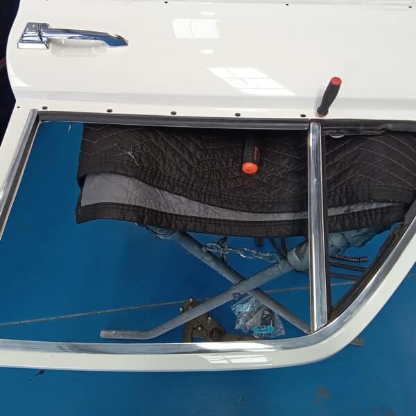 23.09.2025 1969 Audi 70L White fitting up 8