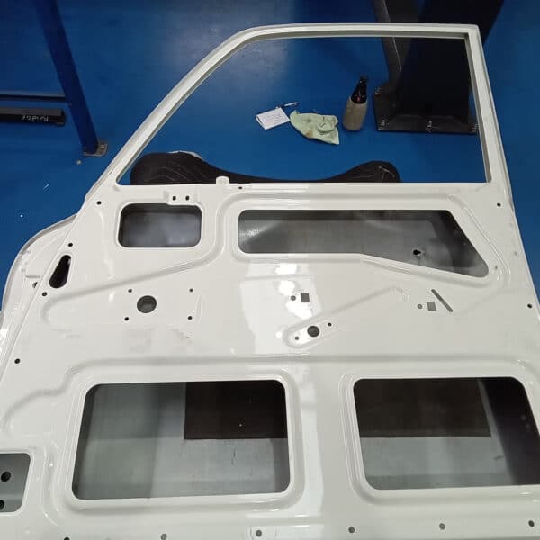 23.09.2025 1969 Audi 70L White fitting up 9