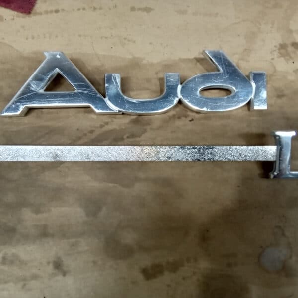 23.09.2025 1969 Audi 70L White fitting up bright work10