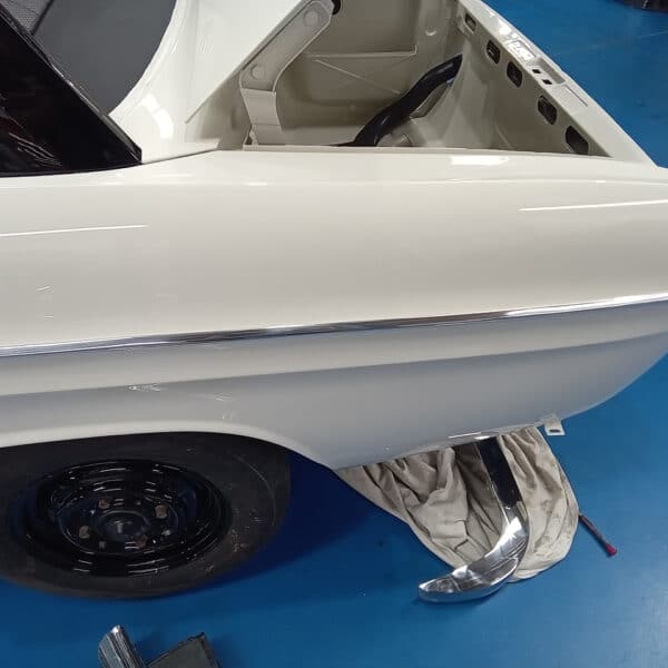 23.09.2025 1969 Audi 70L White fitting up bright work19