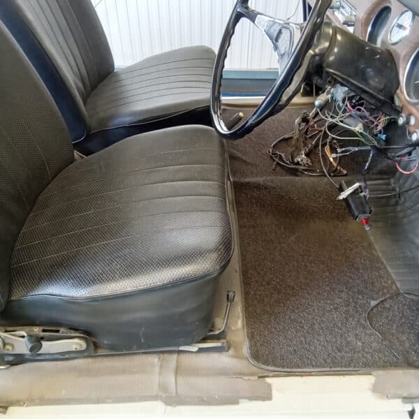 23.09.2025 1969 Audi 70L White inside 1