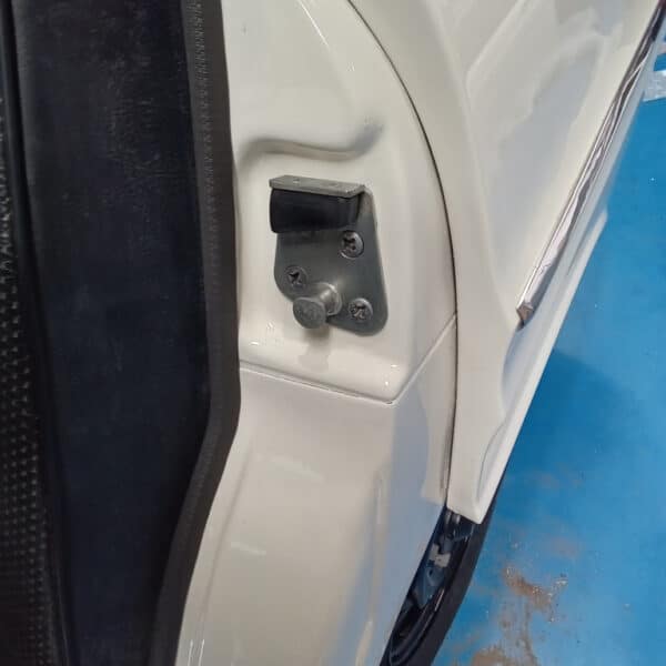 23.09.2025 1969 Audi 70L White more fitting up 13