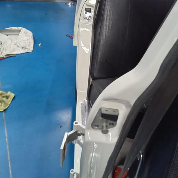 23.09.2025 1969 Audi 70L White more fitting up 16