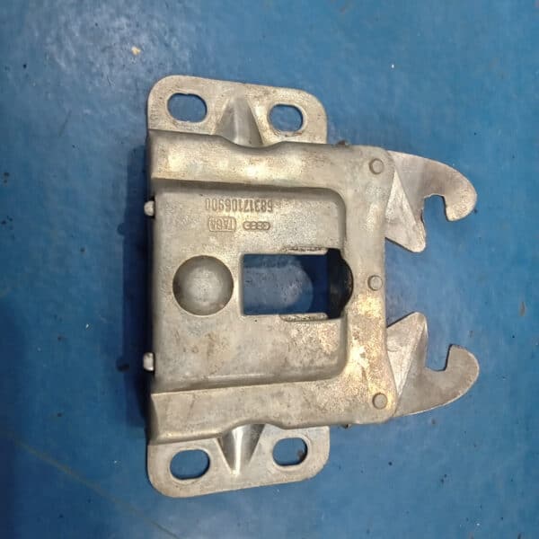 23.09.2025 1969 Audi 70L White more fitting up 8