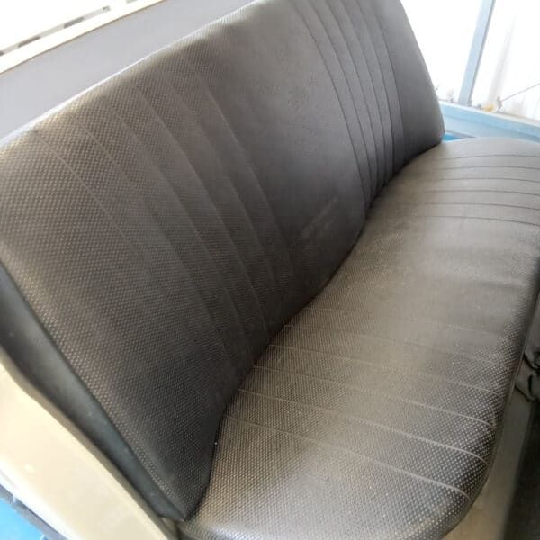 23.09.2025 1969 Audi 70L White seats 1