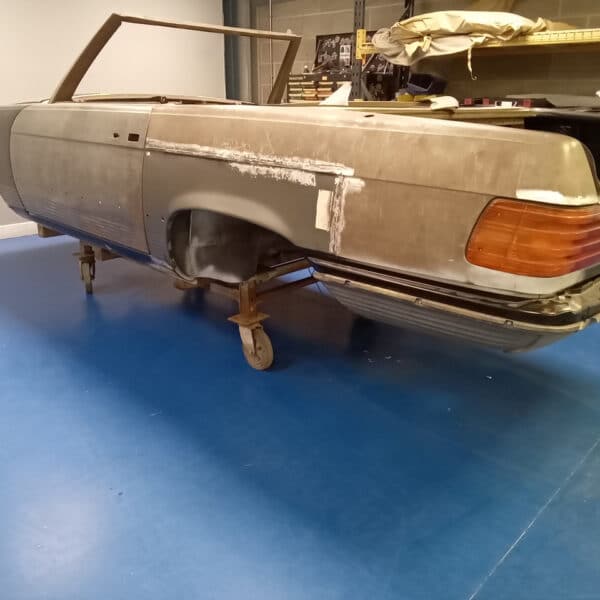 23.09.2025 1978 Mercedes 350SL Fitting up 1