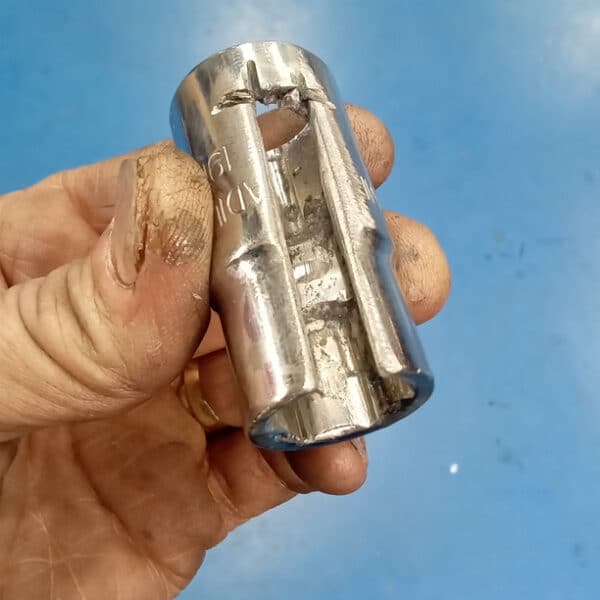 23.09.2025 1994 TVR Chimaera Blue oxygen sensor 5