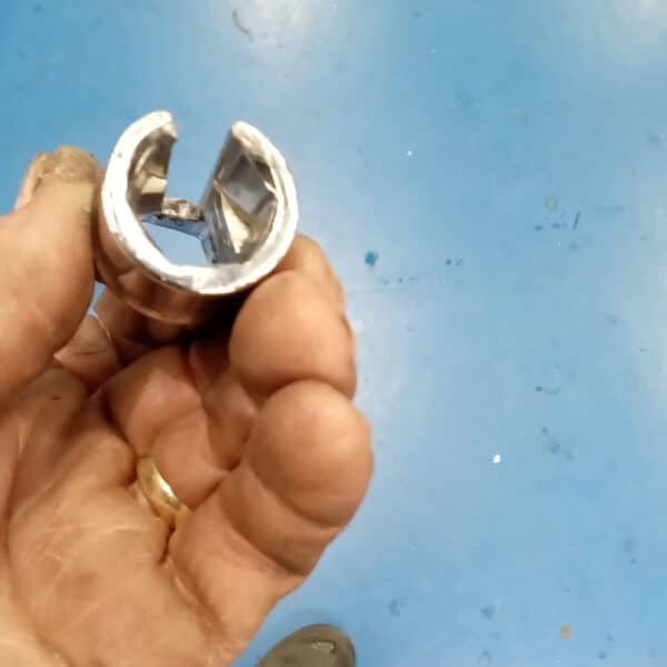 23.09.2025 1994 TVR Chimaera Blue oxygen sensor 6