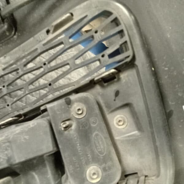 230925 2014 Range Rover Sport Bumper Removal 4