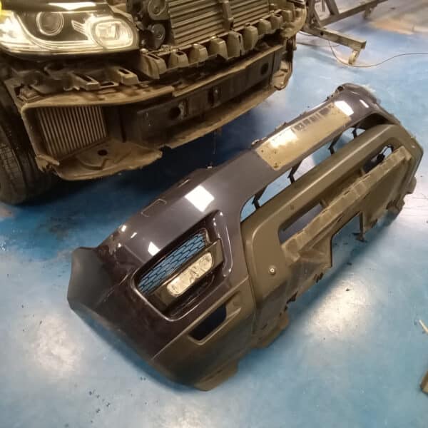 230925 2014 Range Rover Sport Bumper Removal 5