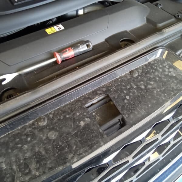 230925 2014 Range Rover Sport Bumper Removal 8