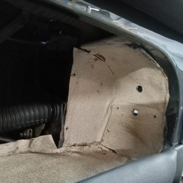 250925 1969 Aston Martin DB6 Volante Offside Fuel Tank and Dash Installed 12