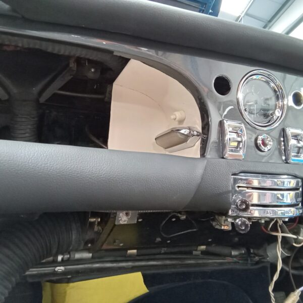 250925 1969 Aston Martin DB6 Volante Offside Fuel Tank and Dash Installed 23