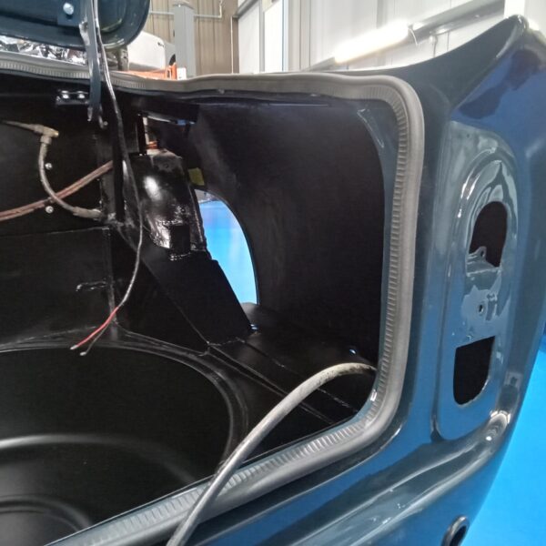 250925 1969 Aston Martin DB6 Volante Offside Fuel Tank and Dash Installed 39