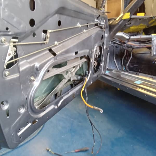 250925 1987 Mercedes 500SL Door Strip Down 24