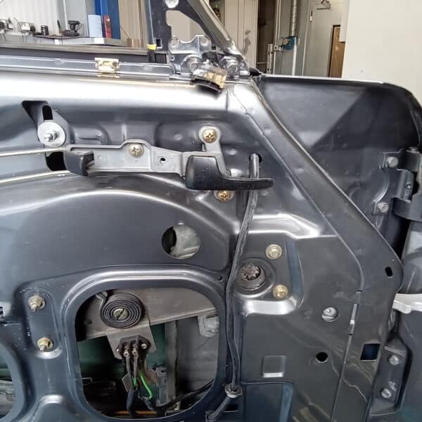 250925 1987 Mercedes 500SL Door Strip Down 32