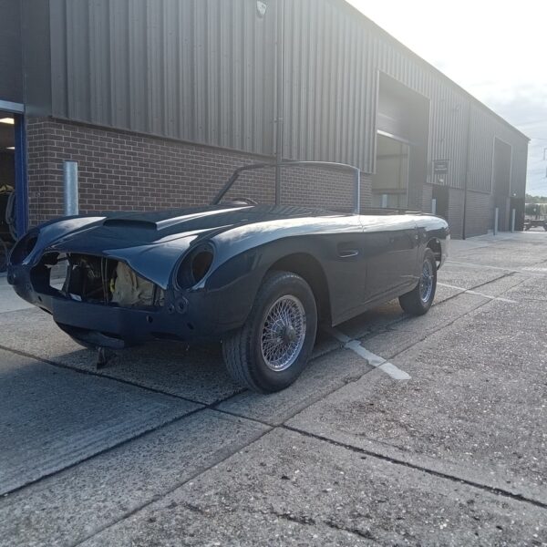 280825 1969 Aston Martin DB6 Volante Polished 2