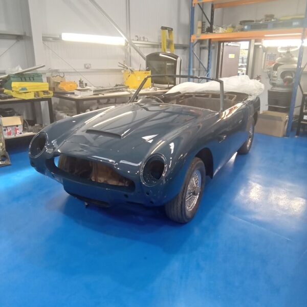 280825 1969 Aston Martin DB6 Volante Polished