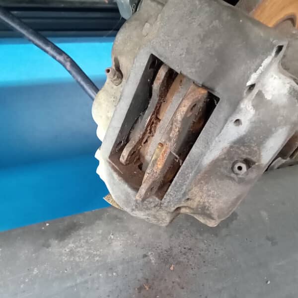 280825 1987 Maserati BiTurbo Front Brakes and Engine Work 8