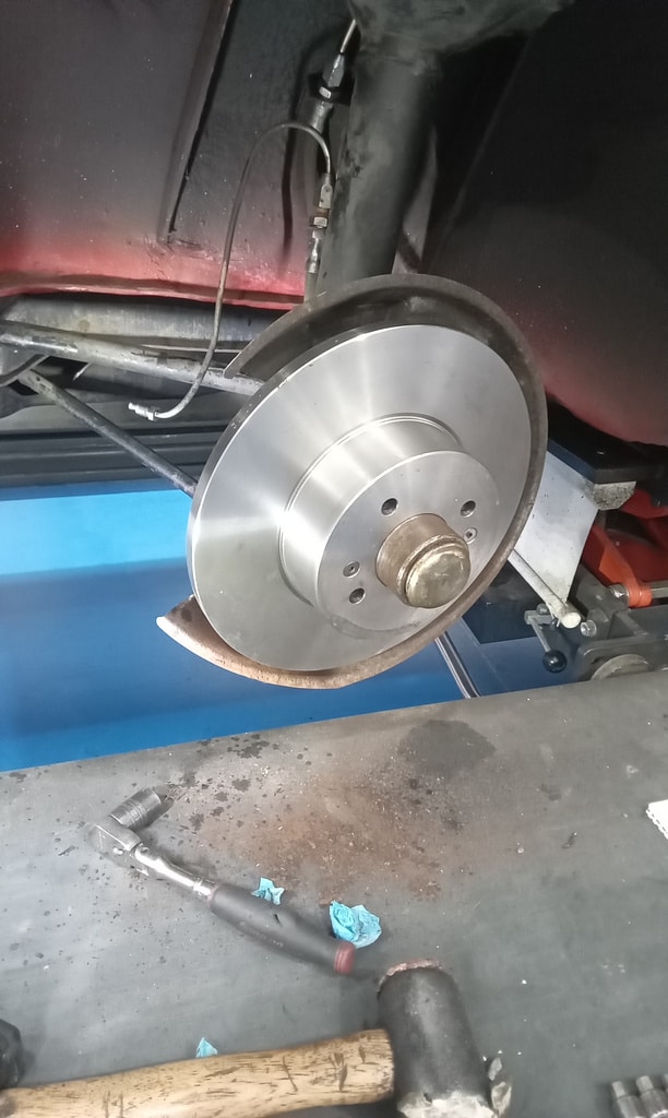 280825 1987 Maserati BiTurbo Front Brakes and Engine Work