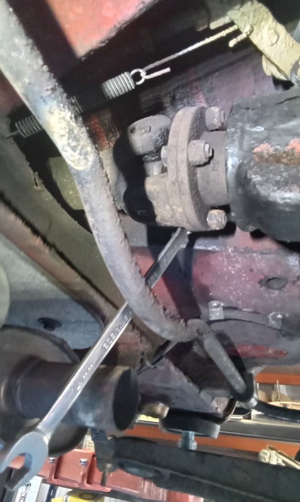 290825 1966 Jaguar E Type Series 1 Rear Brakes 22