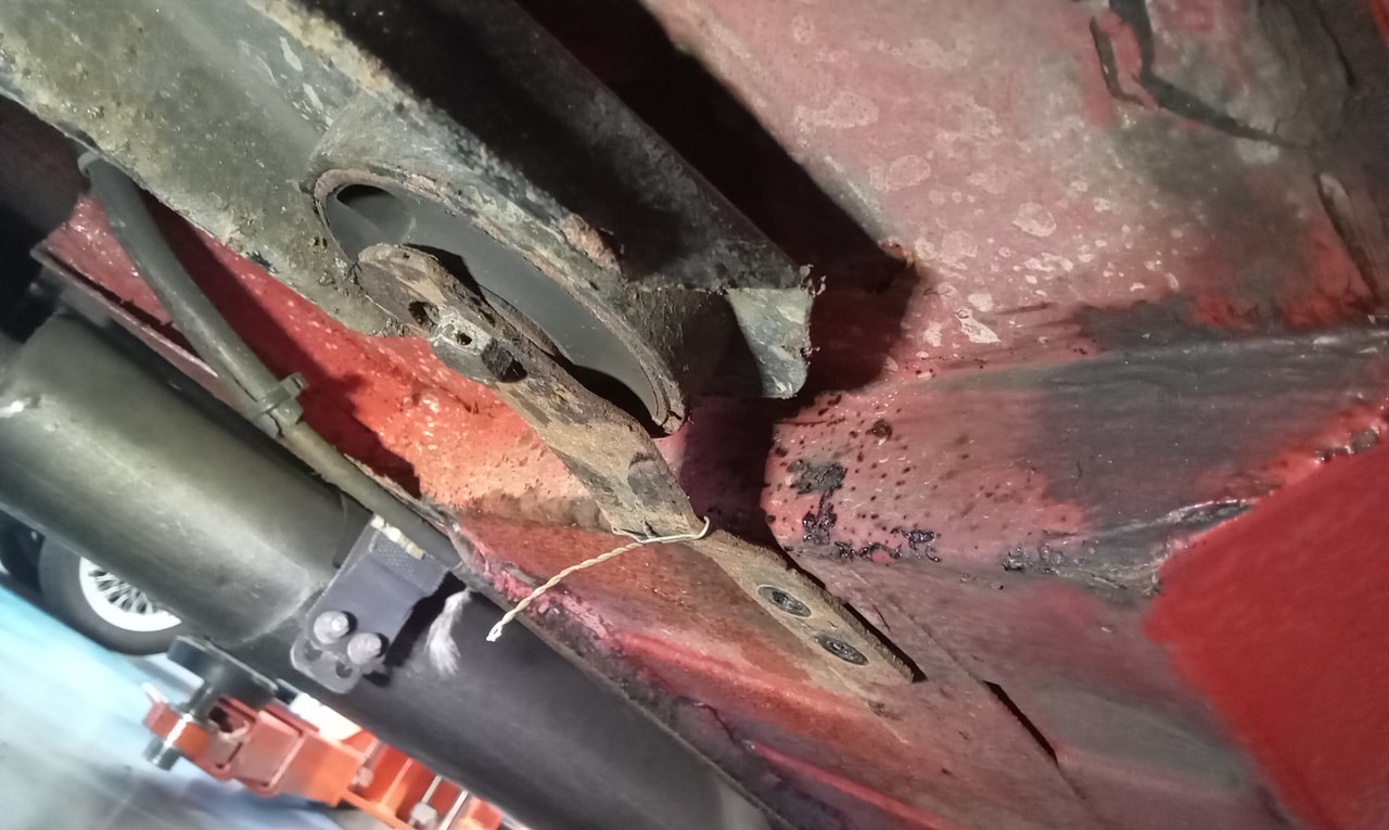 290825 1966 Jaguar E Type Series 1 Rear Brakes 24