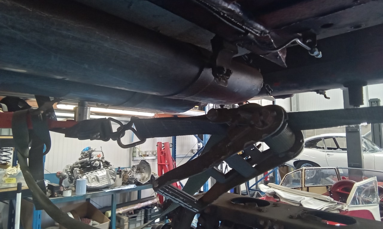 290825 1966 Jaguar E Type Series 1 Rear Brakes 3