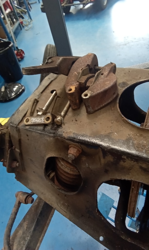 290825 1966 Jaguar E Type Series 1 Rear Brakes Continued 59