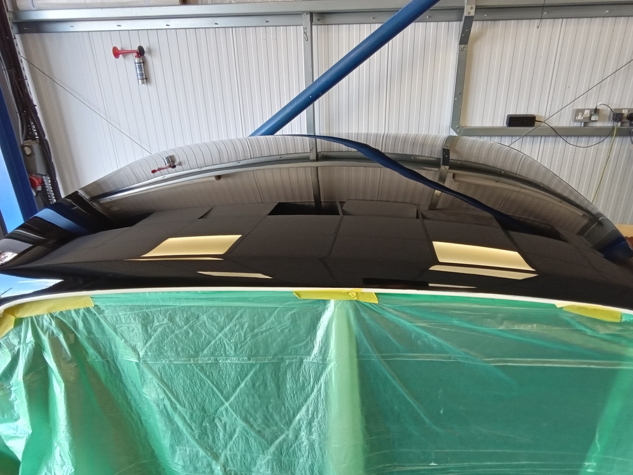 300825 1969 Audi 70L Roof Polished 7