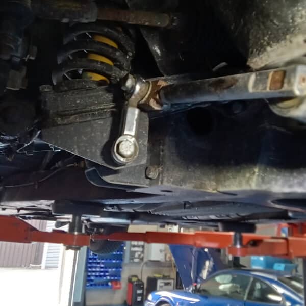011025 1963 Daimler Dart SP250 Service and Repairs 8