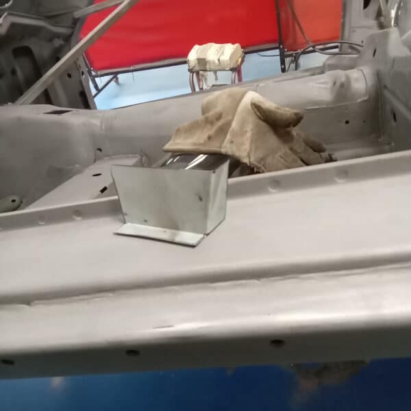 011025 1978 Mercedes 350SL Door Jam Rust Repair 2