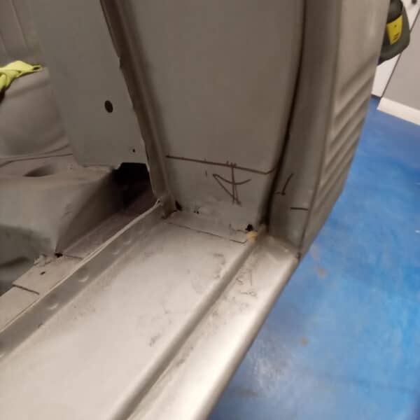 011025 1978 Mercedes 350SL Door Jam Rust Repair
