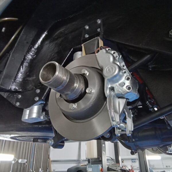 031025 1969 Aston Martin DB6 Volante Fitting Refurbished Parts 10