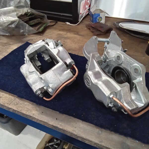 031025 1969 Aston Martin DB6 Volante Fitting Refurbished Parts 15
